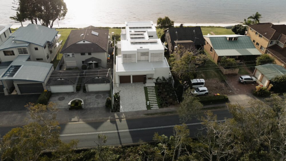 Wide shot birds eye view 205 Foreshore Dr